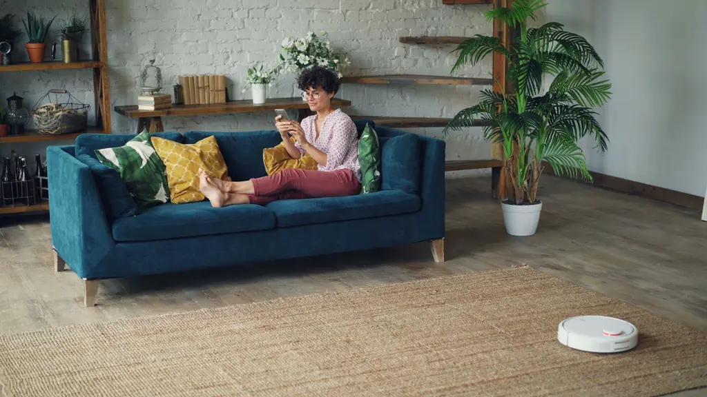 Robot vs Cordless Vacuum: Which One Actually Fits Your Saudi Home?