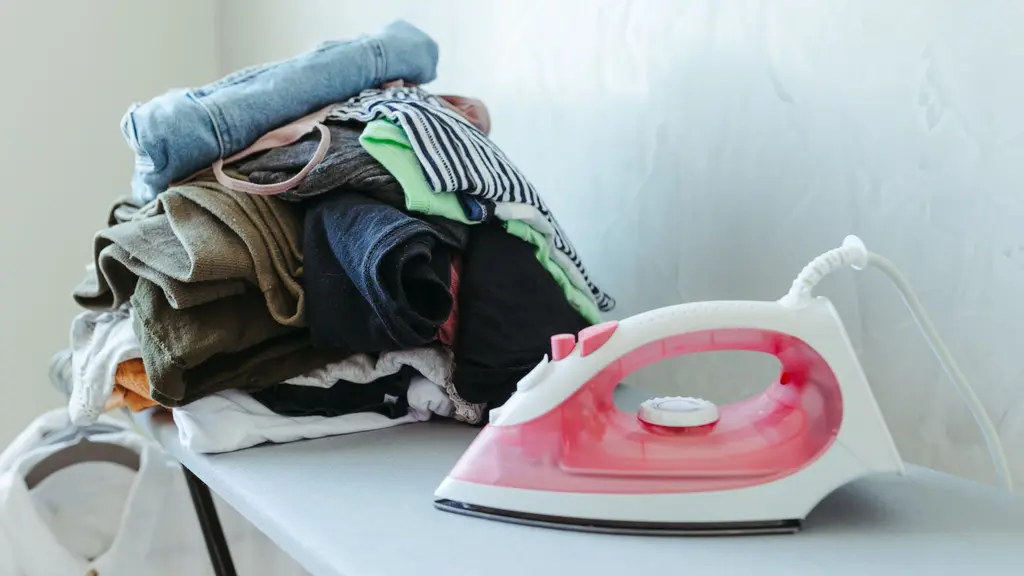 Steam iron prices in the UAE (2026): by type and tier
